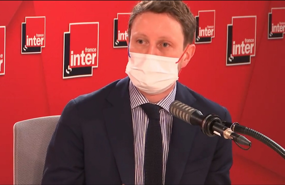 Clément Beaune était au micro de France Inter. A cette occasion il est revenu sur la suspension des vols et l'apparition du nouveau variant Omicron Concernant les vacances de fin d'année en Europe, il ne pousse pas à l'annulation - Photo France Inter capture écran