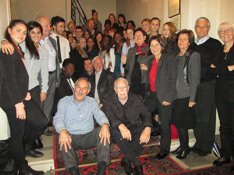 Les élèves en BTS Tourisme et les Seniors du tourisme réunis autour du président de l'APST Raoul Nabet - DR