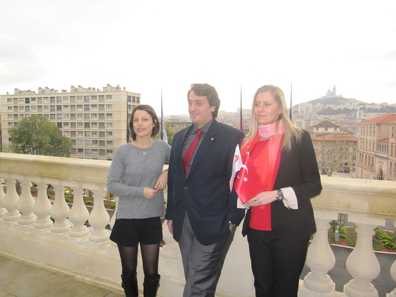 Erhan Ipek (au centre) se félicite du succès du lancement de la laison entre Marseille et Istanbul - Photo P.C.