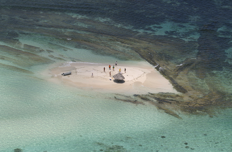 Pour rejoindre l'île Mopion, vos clients les clients embarqueront sur un petit bateau qui emprunte un itinéraire digne d'une carte postale - DR : Palm Island Resort