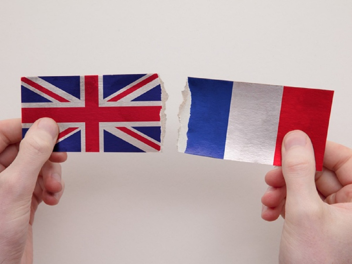 La France impose un test de moins de 24 heures au retour du Royaume-Uni et impose un isolement d'au moins 48 heures pour tous - Depositphotos @InkDropCreative