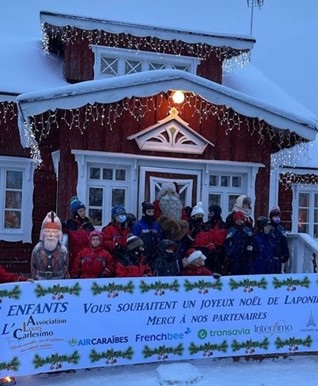 Les enfants ont pu rencontrer le Père Noël en Laponie - photo Air Caraïbes