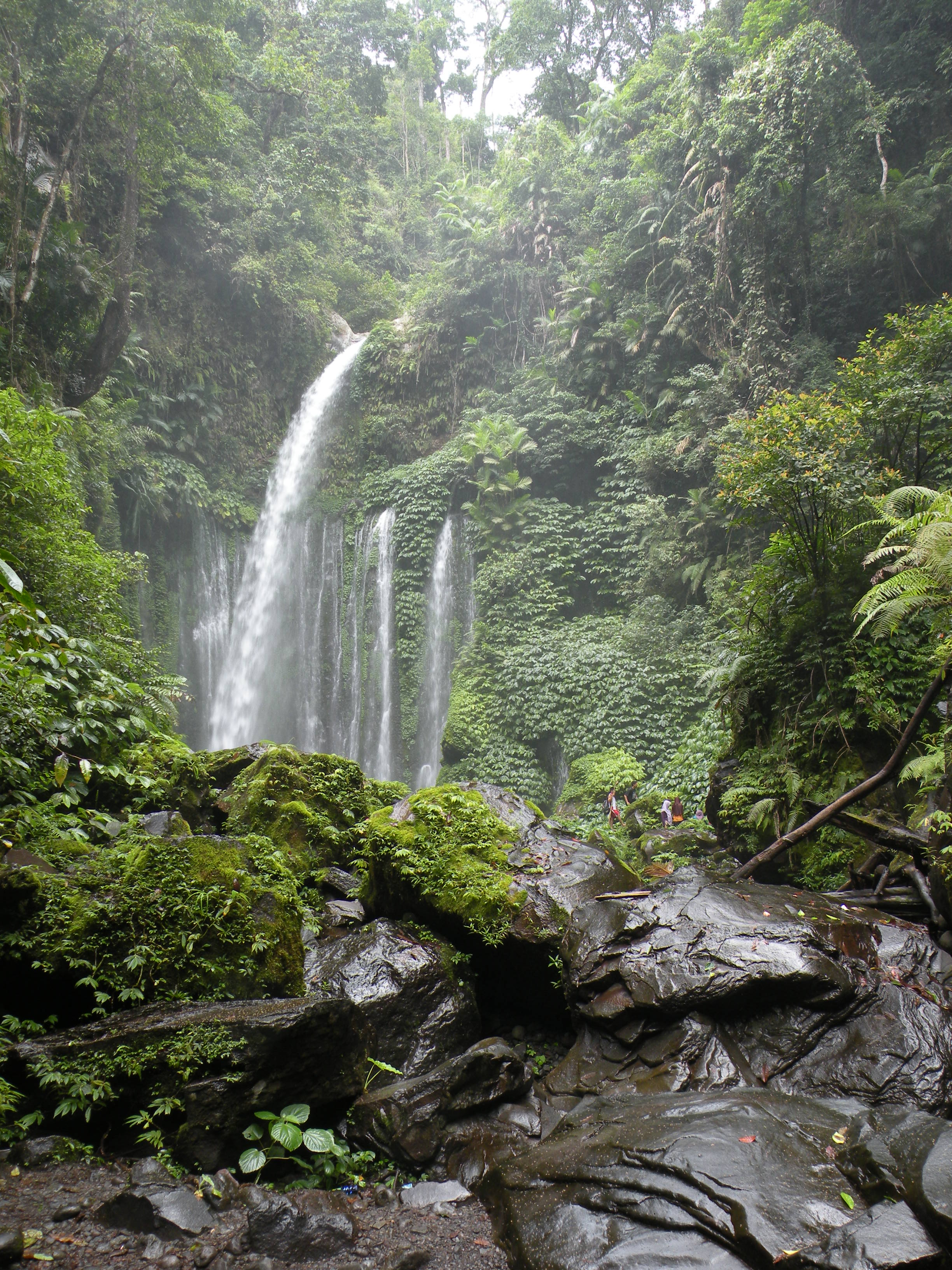 Faites une halte pour vous rafraîchir dans l’eau pure des cascades de Lombok ! - Photo CP