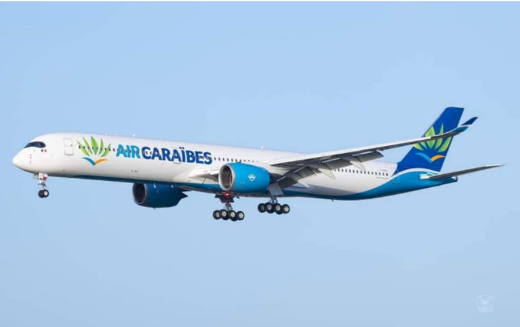 Premier vol commercial pour le F-HSIS, troisième Airbus A350-1000 d’Air Caraïbes, le 28 décembre 2021, entre Paris-Orly 4 et Fort-de-France en Martinique. Crédit photo- Samael Gustan