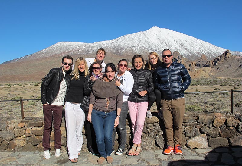 Photo souvenir de l'éductour devant le Teide enneigé - DR : A.B.