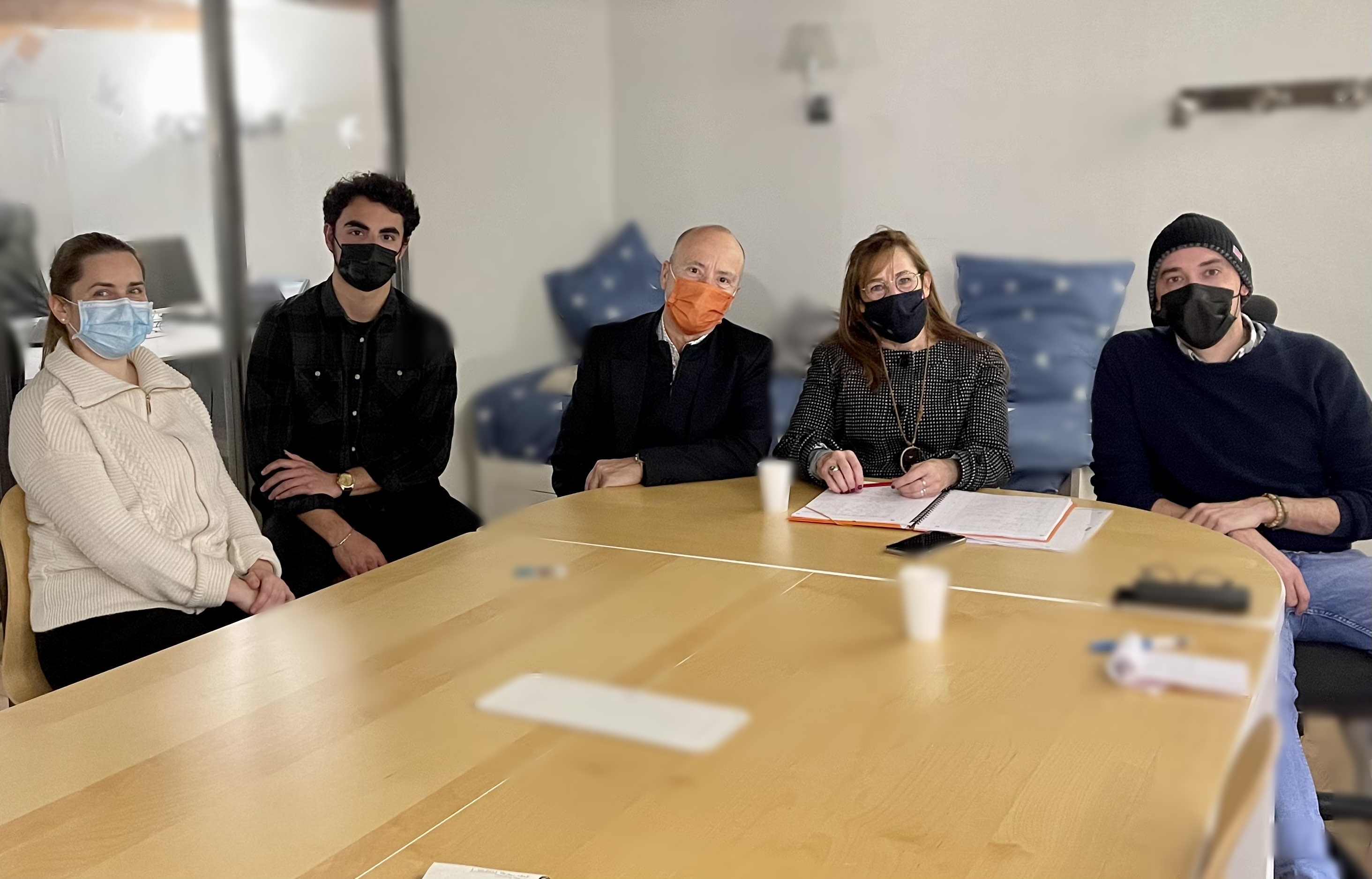 Laurence Gaudart entourée (gche à dte) d'Anais Borios, Tom Villeneuve, Jean da Luz et Romain Pommier. /crédit DR