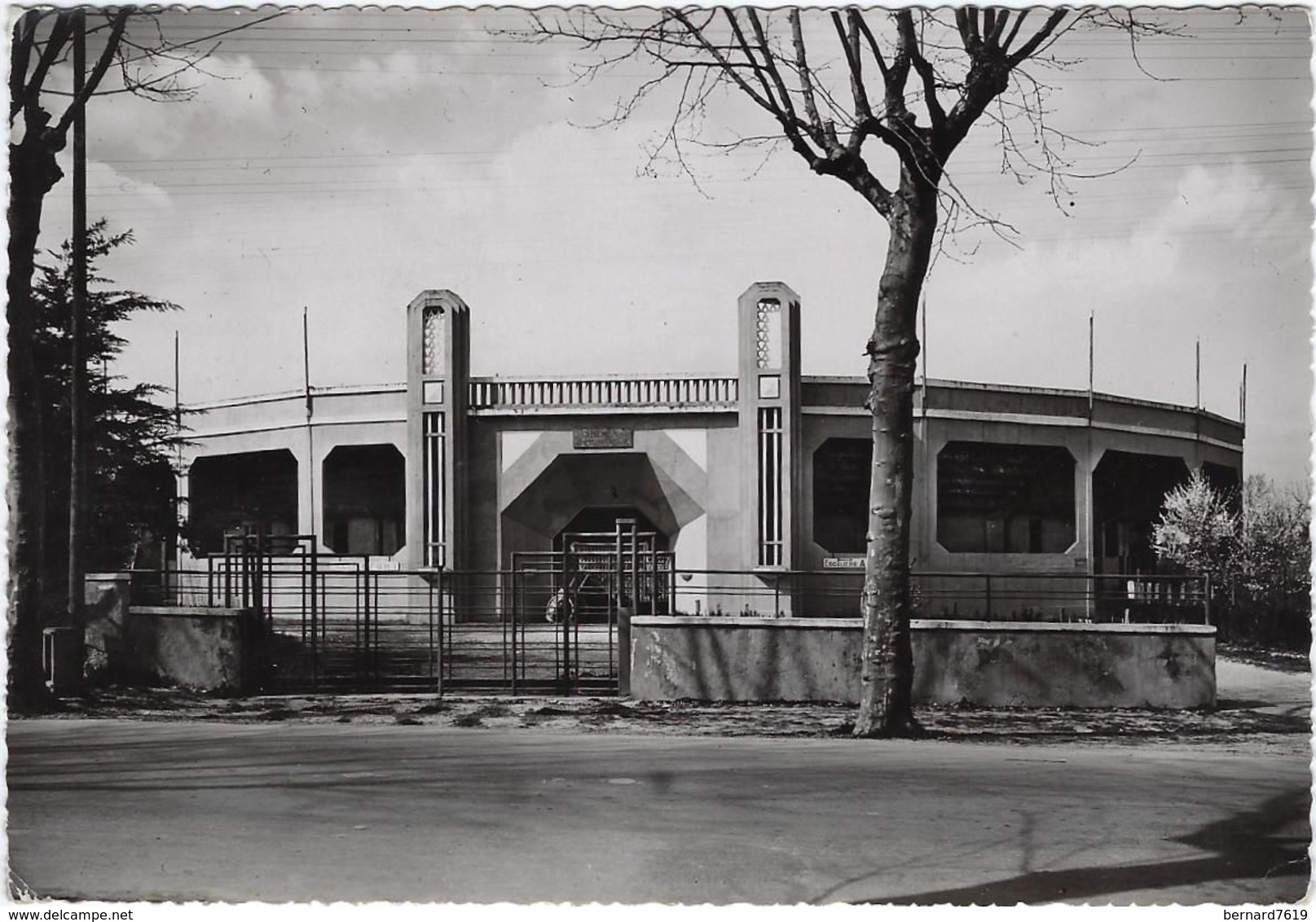 Arènes bientôt centenaires inaugurées en 1931 (© Vic-Fezensac)