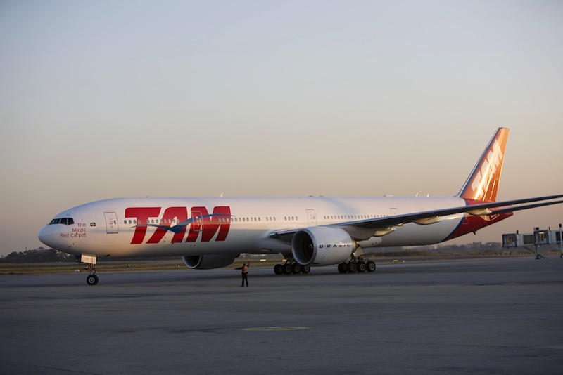 TAM vient de mettre en place un B 777 pour sa ligne Paris-São Paulo. Mais la concurrence sera rude face à Air France qui compte programmer un A 380 sur la même ligne. DR