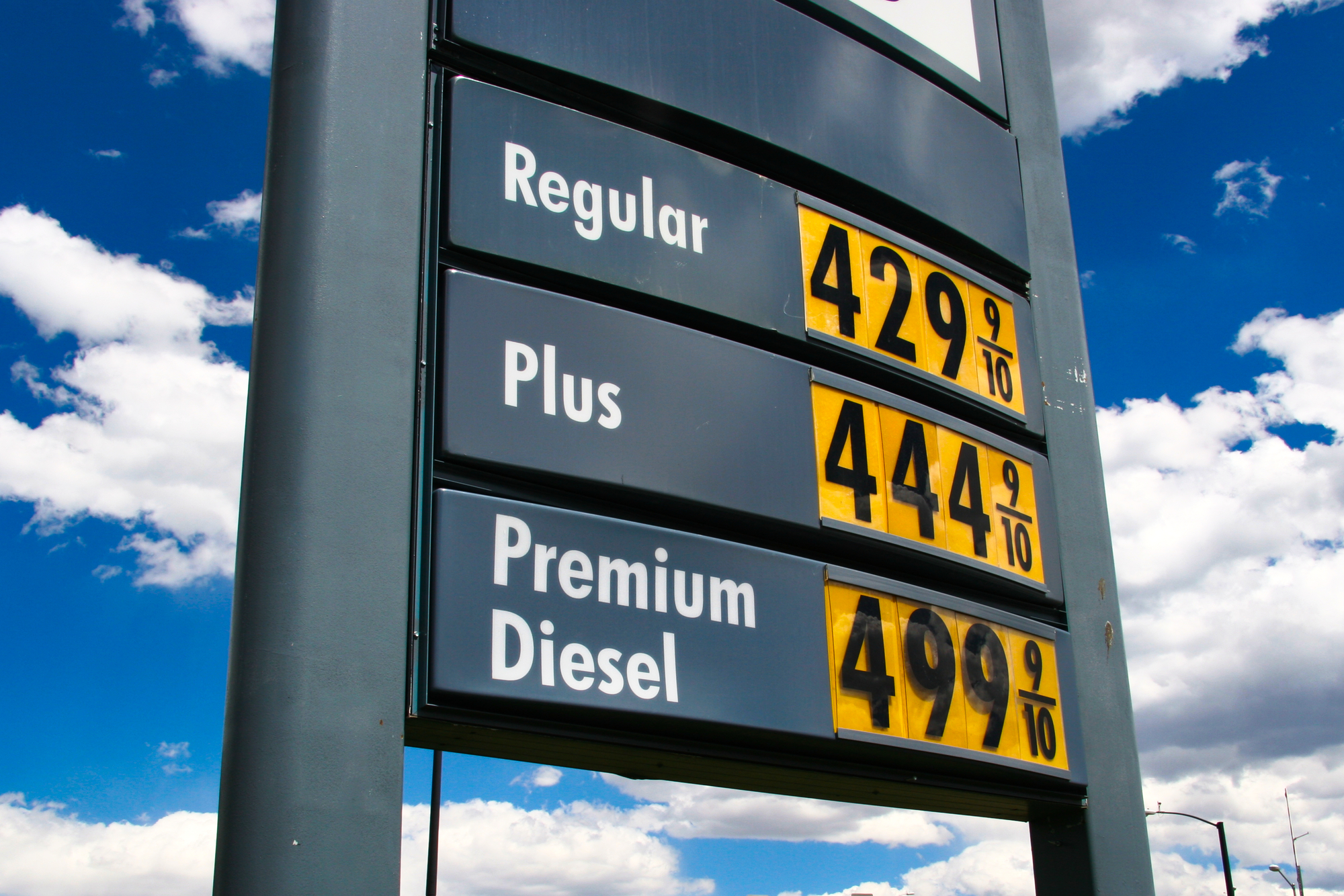 La hausse des prix des carburants a contraint la FNTV à la demande d'une aide financière - Depositphotos, auteur PondShots