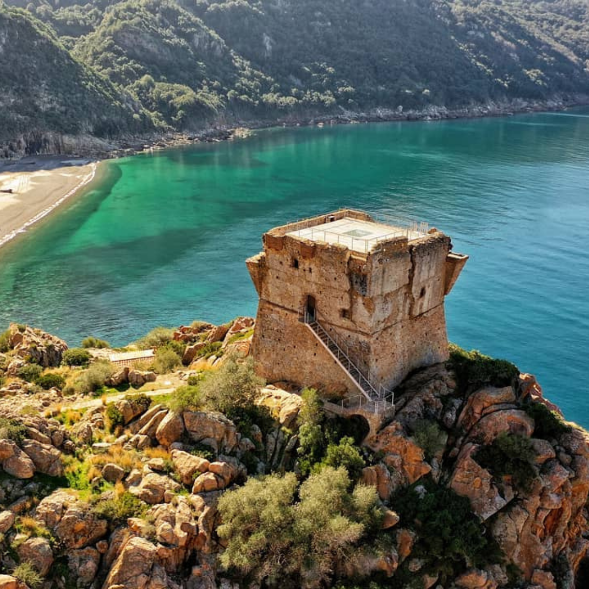 Torra di Portu corse - Instagram © @raphael.megard Torra di Portu corse - Instagram © @raphael.megard