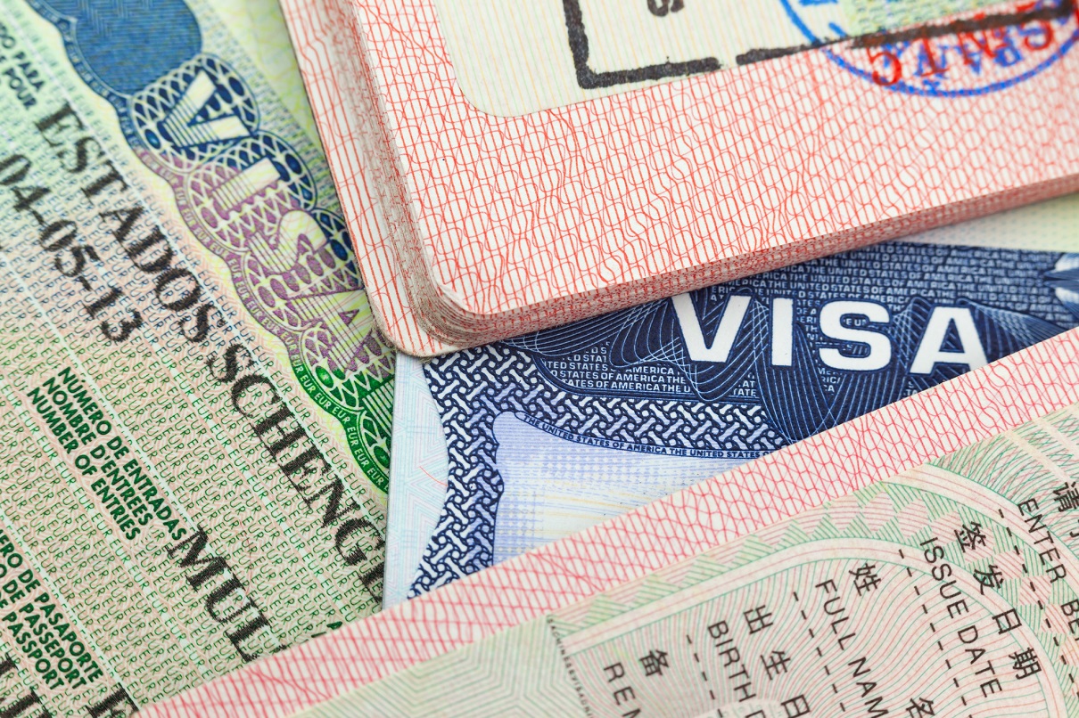 "La moitié des personnes qui se rendent dans l'UE avec un visa Schengen considèrent que la procédure de demande est lourde, et un tiers d'entre elles doivent parcourir des kilomètres pour demander un visa. Il est grand temps que l'UE propose une plateforme en ligne" Depositphotos.com Auteur a_taiga