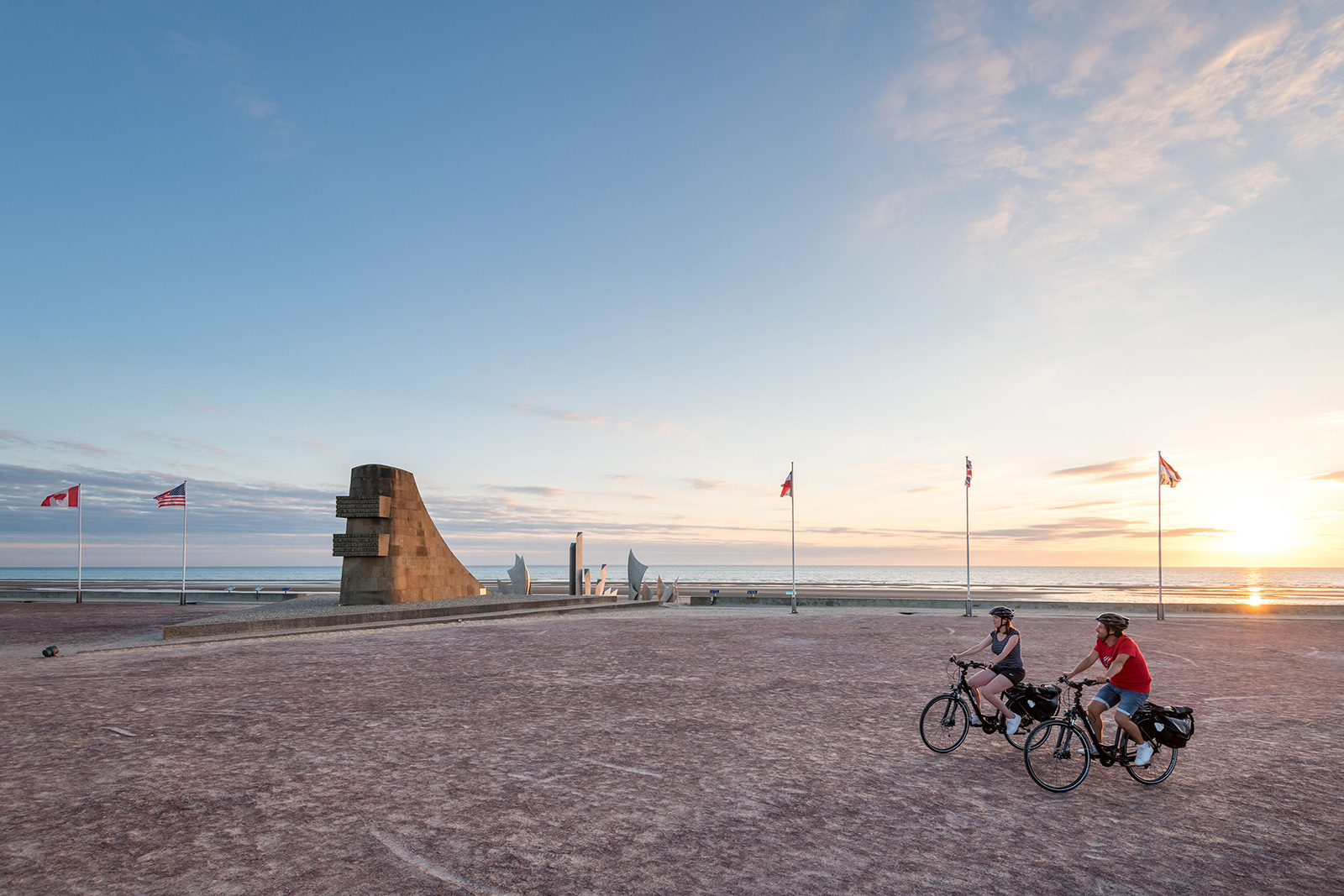 Sur les plages d'Omaha Beach (©Vélomaritime)