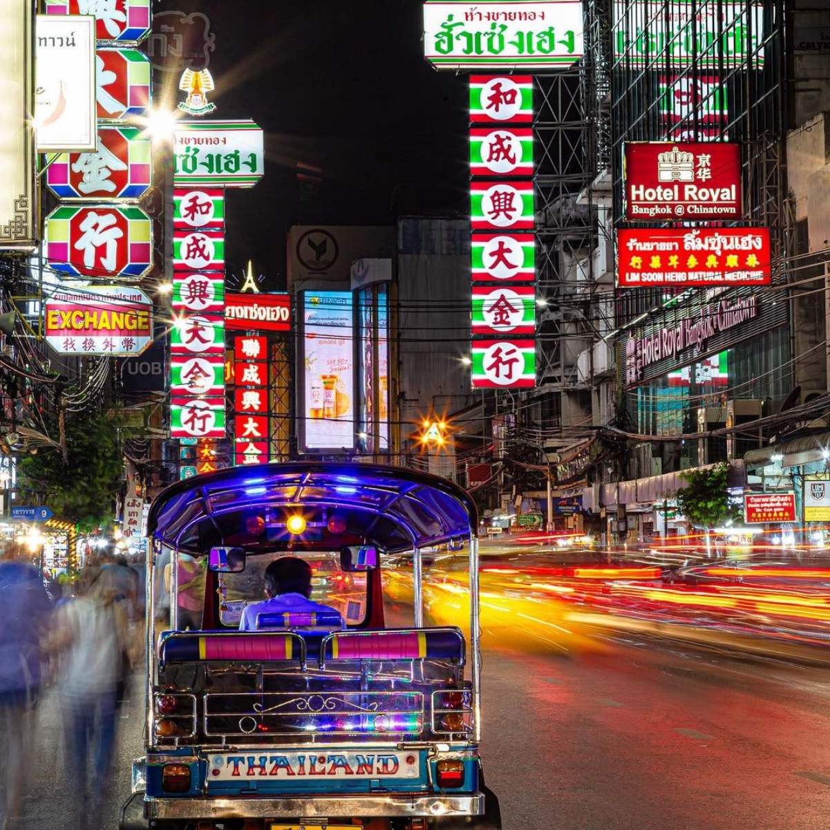 Route Yaowarat - Bangkok - Instagram © @the.travelling.teeth