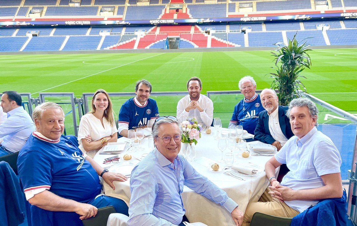 La table de Patrick Pourbaix (centre), avec en ailiers gauche Mumtaz Teker, Delphine Lacroix de Peretti et Edmond Richard. Au centre Nicolas Liogier et à l'attaque sur le flanc droit René-Marc Chikli, votre serviteur et Valery Muggeo - DR