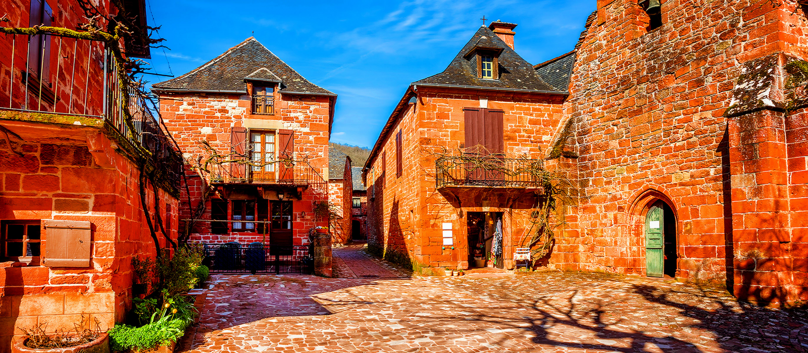 Collonges-la-Rouge, Corrèze, dont le maire est à l'origine du réseau (©Collonges)