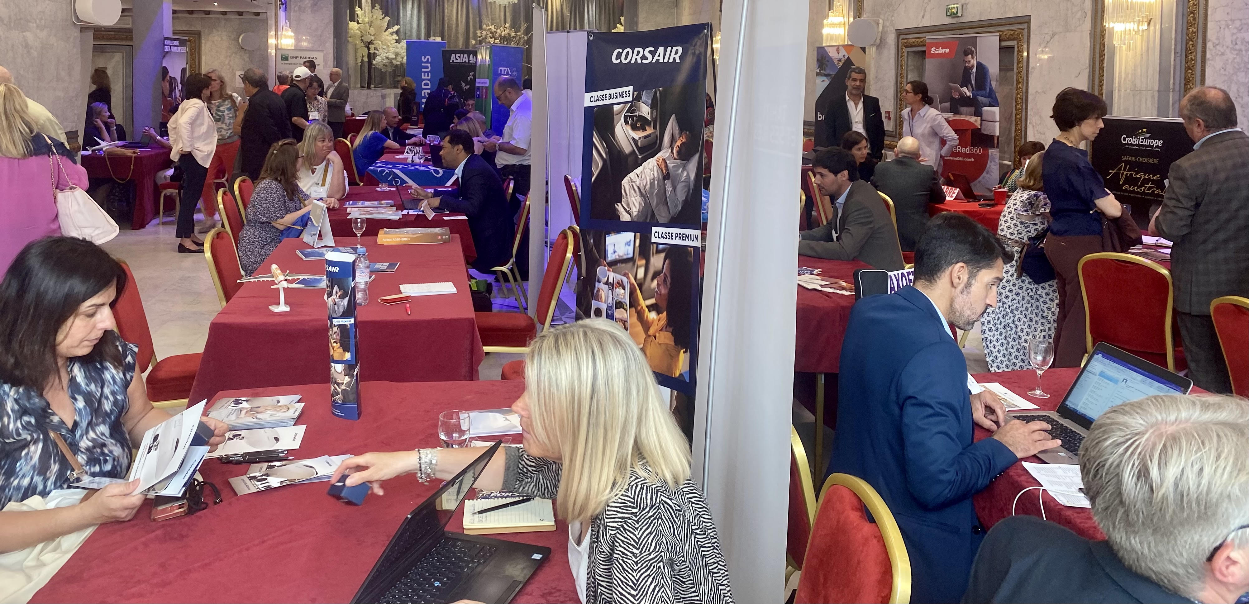 Les salons Hoche ont retrouvé les adhérents et fournisseurs du réseau Manor. Les salons Hoche ont retrouvé les adhérents et fournisseurs du réseau Manor.