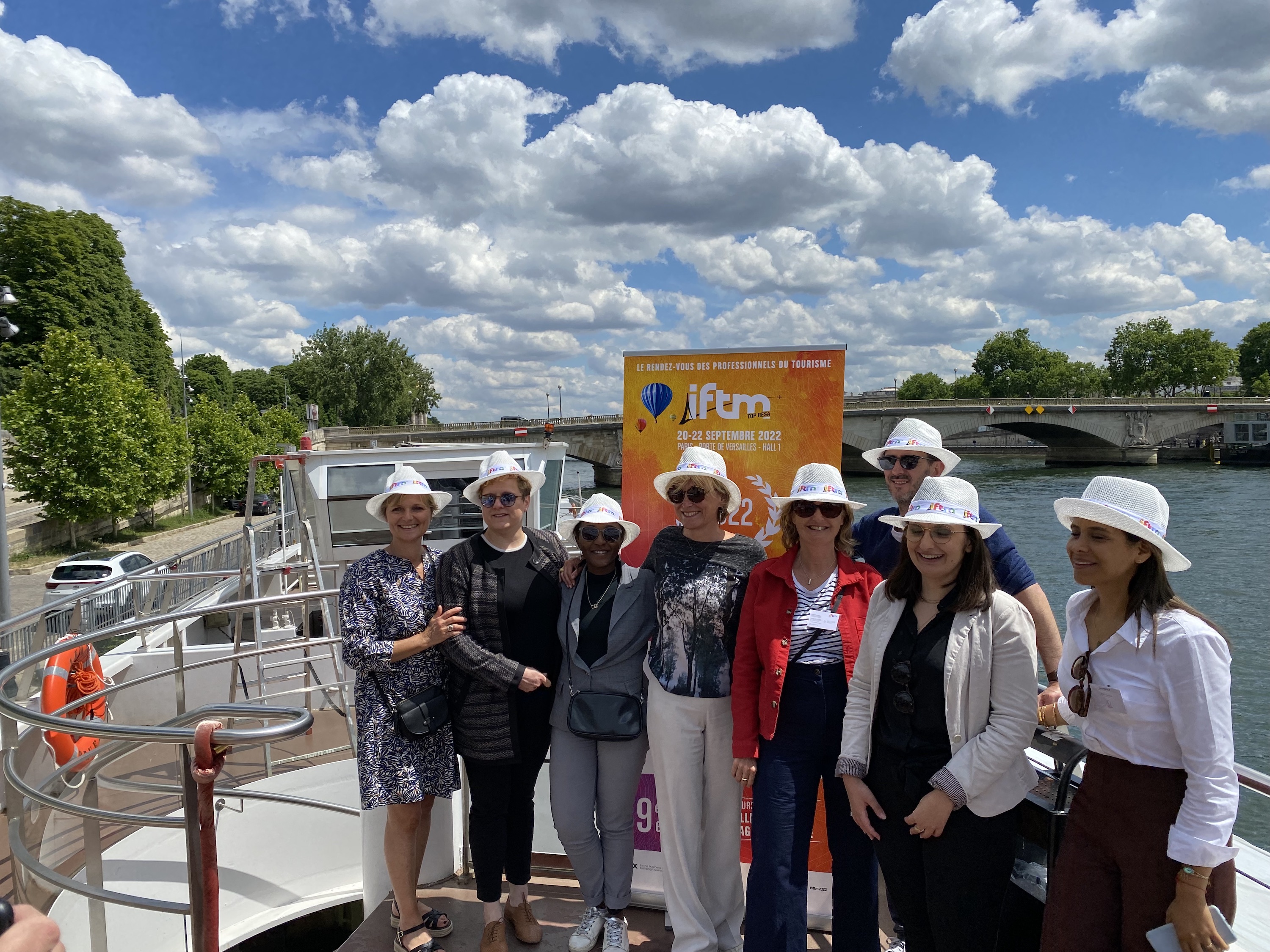 L'équipe de l'IFTM Top Resa réunie autour de la nouvelle directrice Laurence Gaboriau (©BC) L'équipe de l'IFTM Top Resa réunie autour de la nouvelle directrice Laurence Gaboriau (©BC)