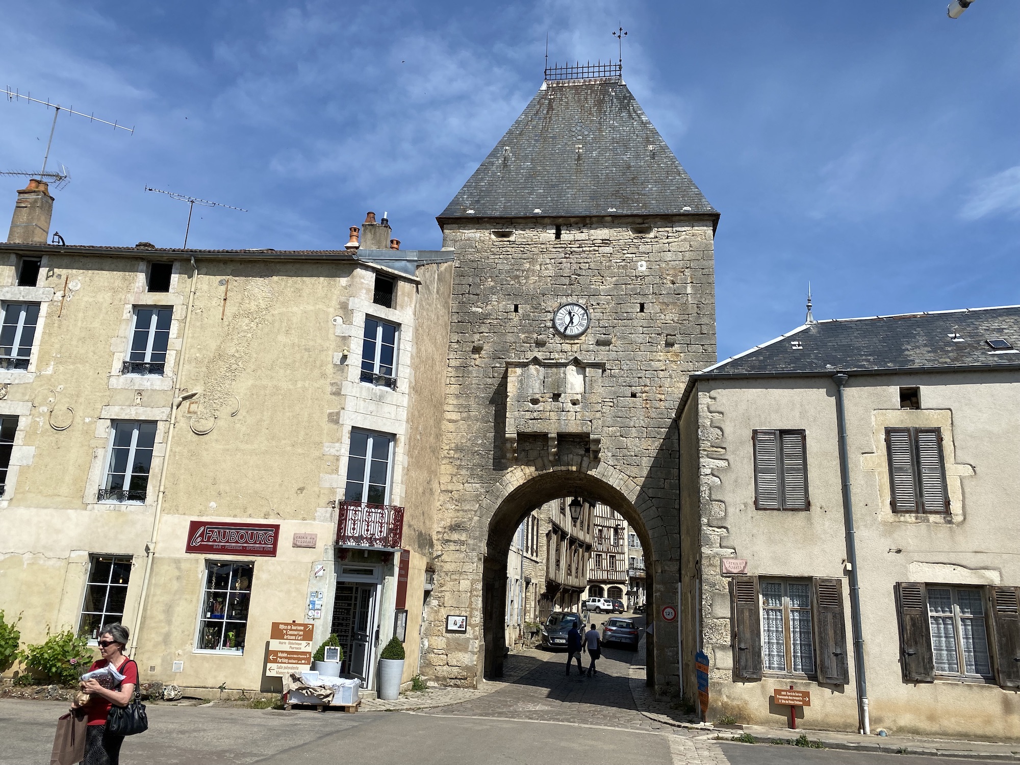 La porte de Noyers-sur-Serein, l'un des Plus Beaux Villages de France - DR : B.C. La porte de Noyers-sur-Serein, l'un des Plus Beaux Villages de France - DR : B.C.