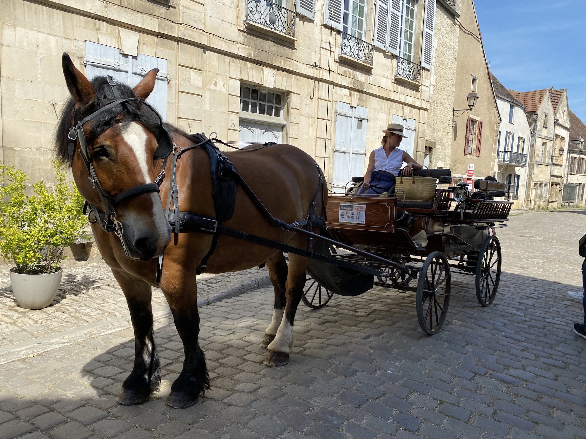 Découverte du village au pas tranquille de Taquin - DR : B.C. Découverte du village au pas tranquille de Taquin - DR : B.C.