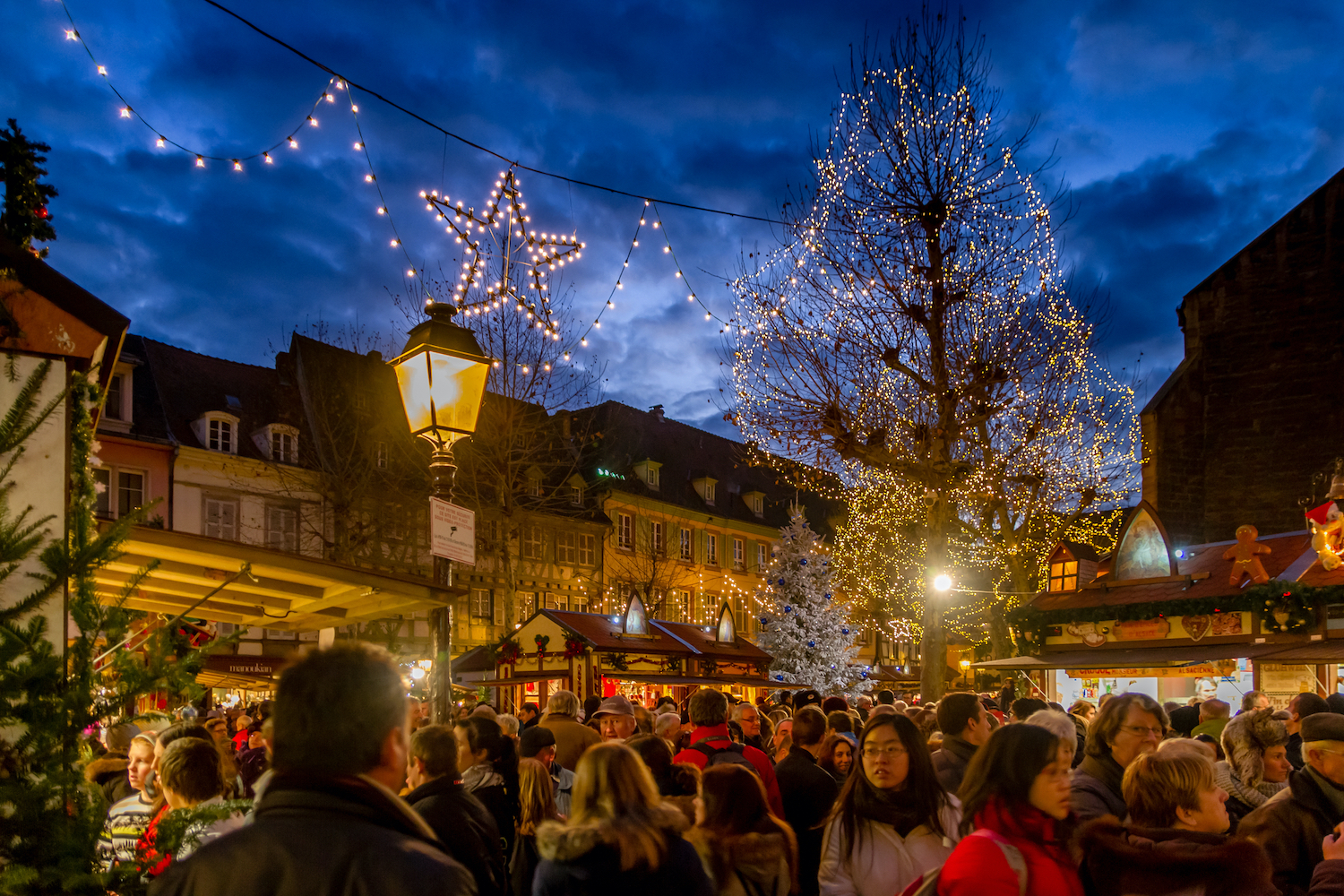 Dès le lancement les employés LK Tours ont été distribuer des flyers sur les marchés de Colmar (©CroMary)