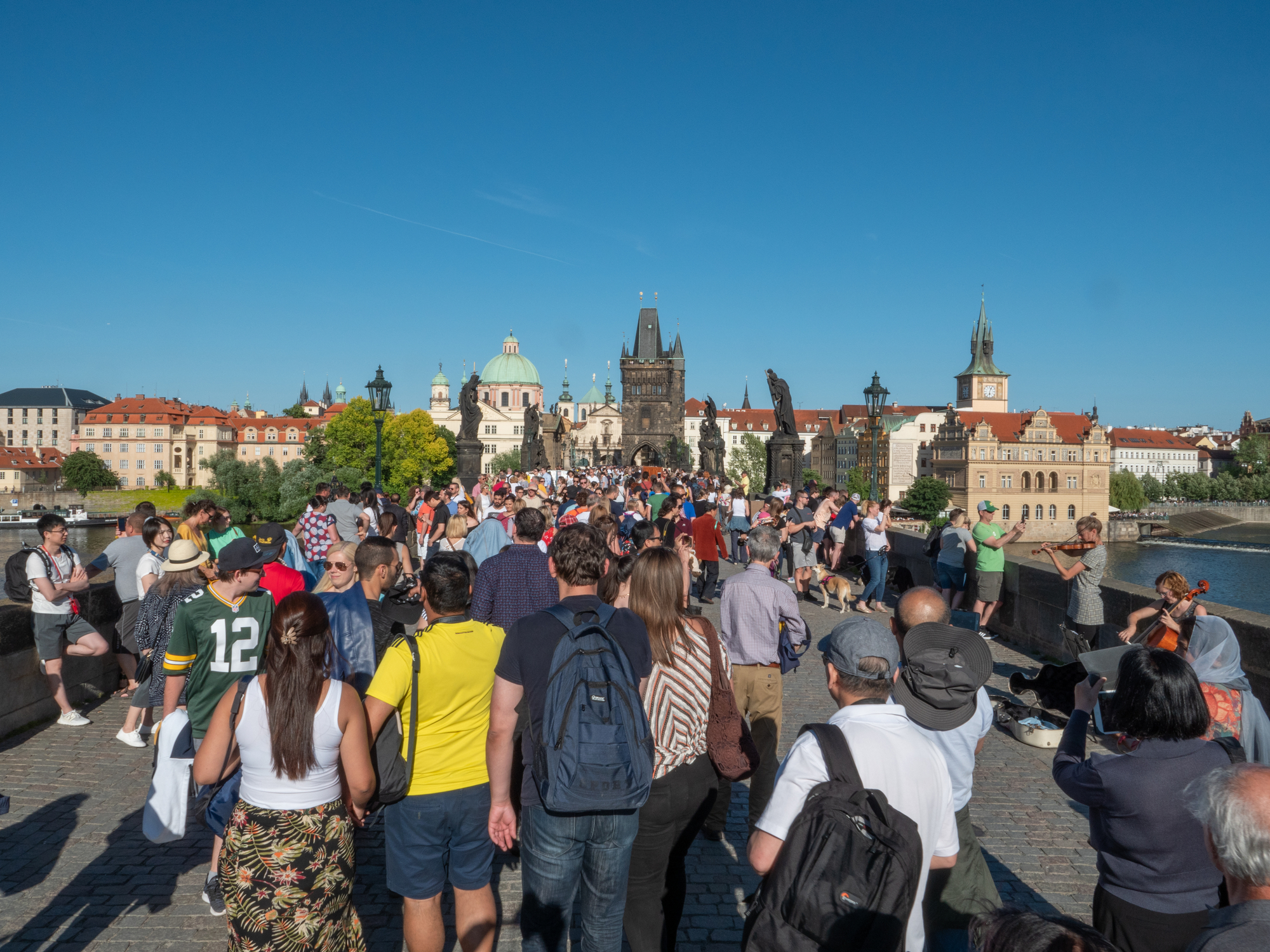 Le surtourisme Pont Charles (Prague) /crédit DepositPhoto