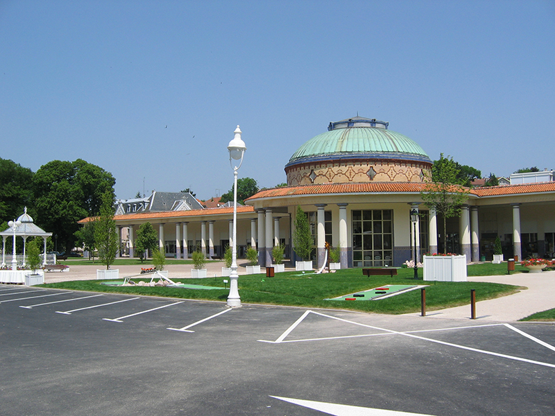 La Rotonde et les galeries des thermes de Contrexéville - DR : Wikipédia - Yorick Petey