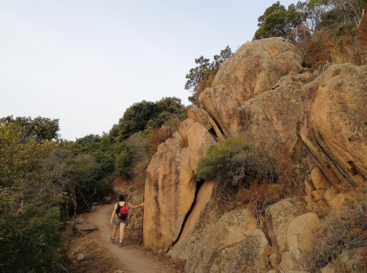 L'environnement, le respect de la nature sont les principales notions reliées au voyage responsable - chemin des Crêtes, Ajaccio - crédit : Juliette Pic