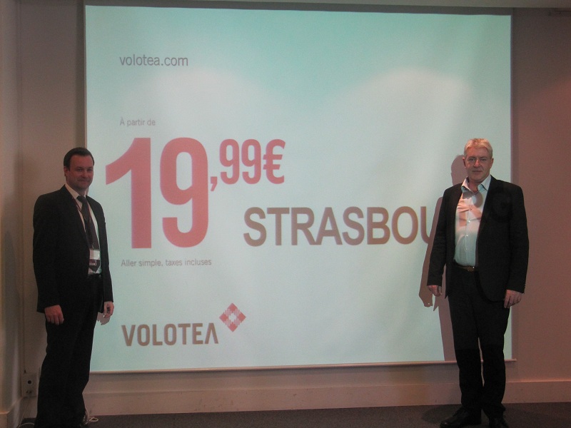 Edo Friart (à gauche), Directeur du Développement International de Volotéa, et Didier Legault Fraslin (à droite), Directeur Commercial France, étaient à Marseille jeudi 24 avril 2014 pour l'annonce de l'ouverture de la ligne vers Strasbourg - Photo P.C.