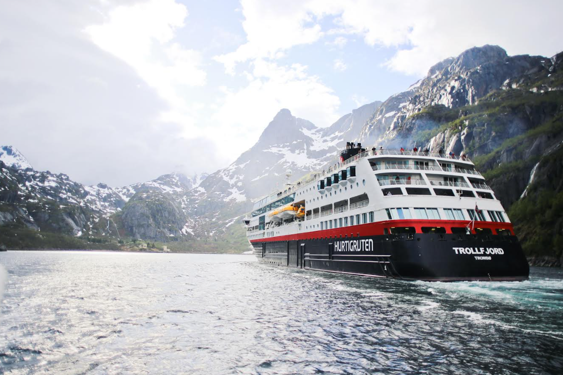 Hurtigruten feirer 130 år med to nye ruter