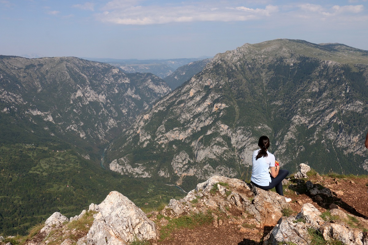 Au Monténégro, la région du Durmitor, un autre monde, constitué de vallées encaissées, de sommets innombrables et anonymes, de hameaux de montagnes aux maisons éparses, cachés au bout d’interminables routes des cimes - DR : J.-F.R.