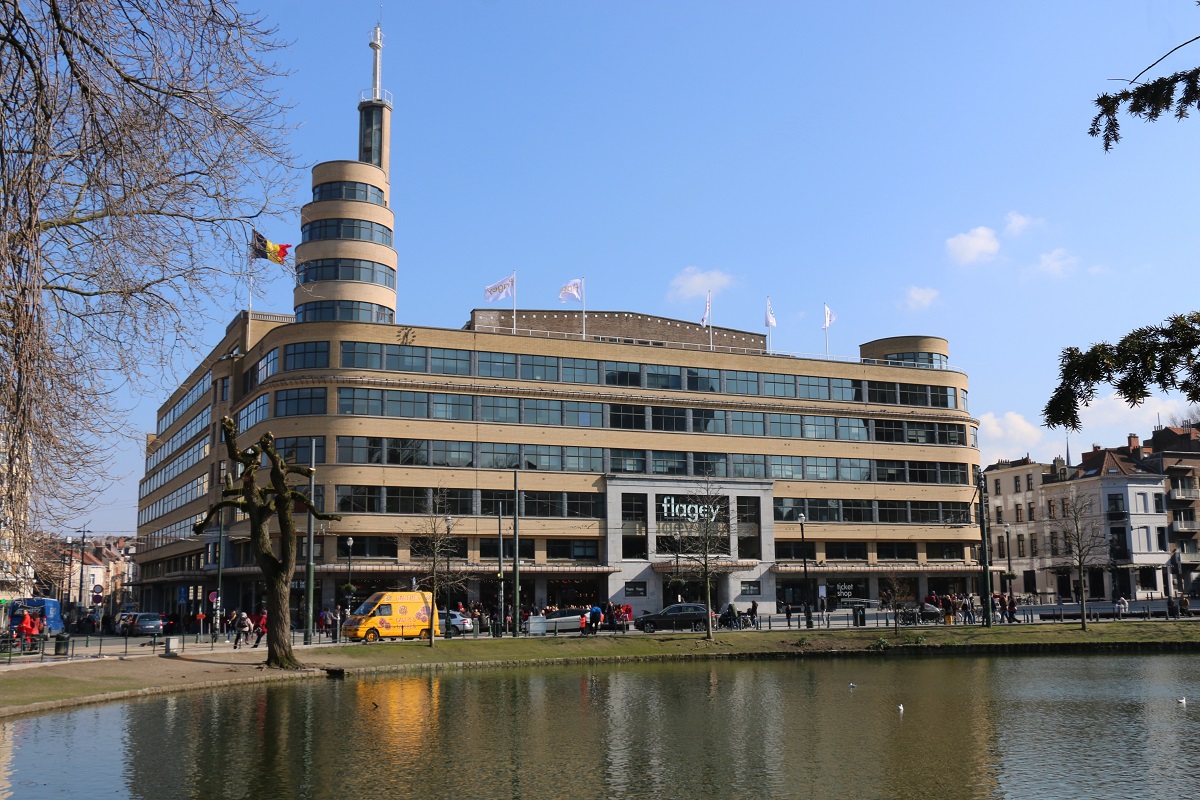 Le bâtiment Flagey abritait jadis la Maison de la Radio belge. C’est aujourd’hui un espace culturel renommé - DR : J.-F.R. Le bâtiment Flagey abritait jadis la Maison de la Radio belge. C’est aujourd’hui un espace culturel renommé - DR : J.-F.R.