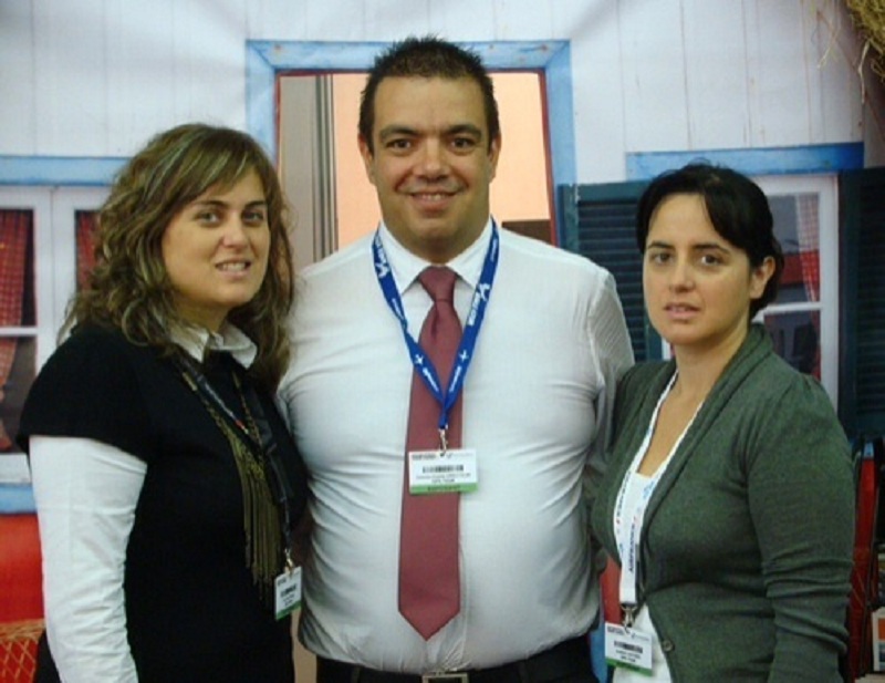 Antonio Duarte, patron de GPS Tour, à Top Resa en 2010, entouré de Dora Antonio responsable Algarve et de Anabela Antonio Responsable technique - Photo DR