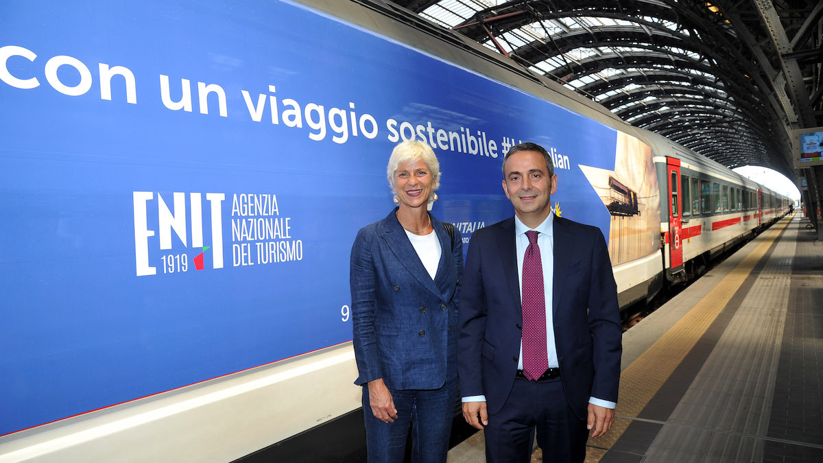 Marie-Elena Rossi, directrice Marketing de l'Enit, et Domenico Scida, Directeur Unit Intercity Trenitalia (©Enit -TrenItalia) Marie-Elena Rossi, directrice Marketing de l'Enit, et Domenico Scida, Directeur Unit Intercity Trenitalia (©Enit -TrenItalia)