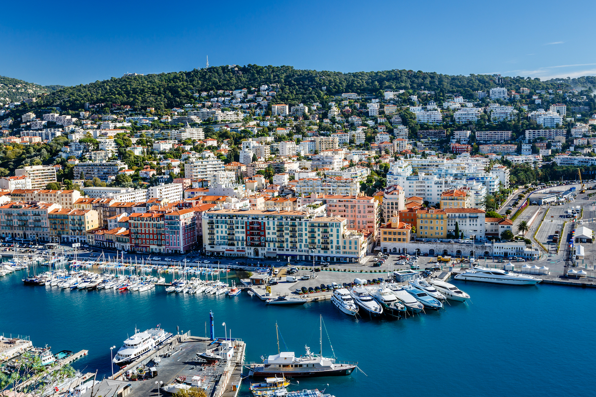 Nice et son port de plaisance (©Depositphotos)