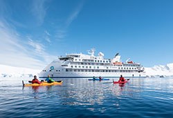 Kayak, Greg Mortimer, Port Lockroy © Al Bakker