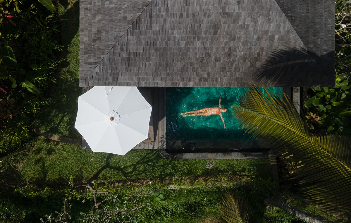 Le resort dispose de deux piscines spacieuses, une permaculture de 2 000 m², une balançoire surplombant la jungle et les rizières verdoyantes d’Ubud - DR : Kappa Senses