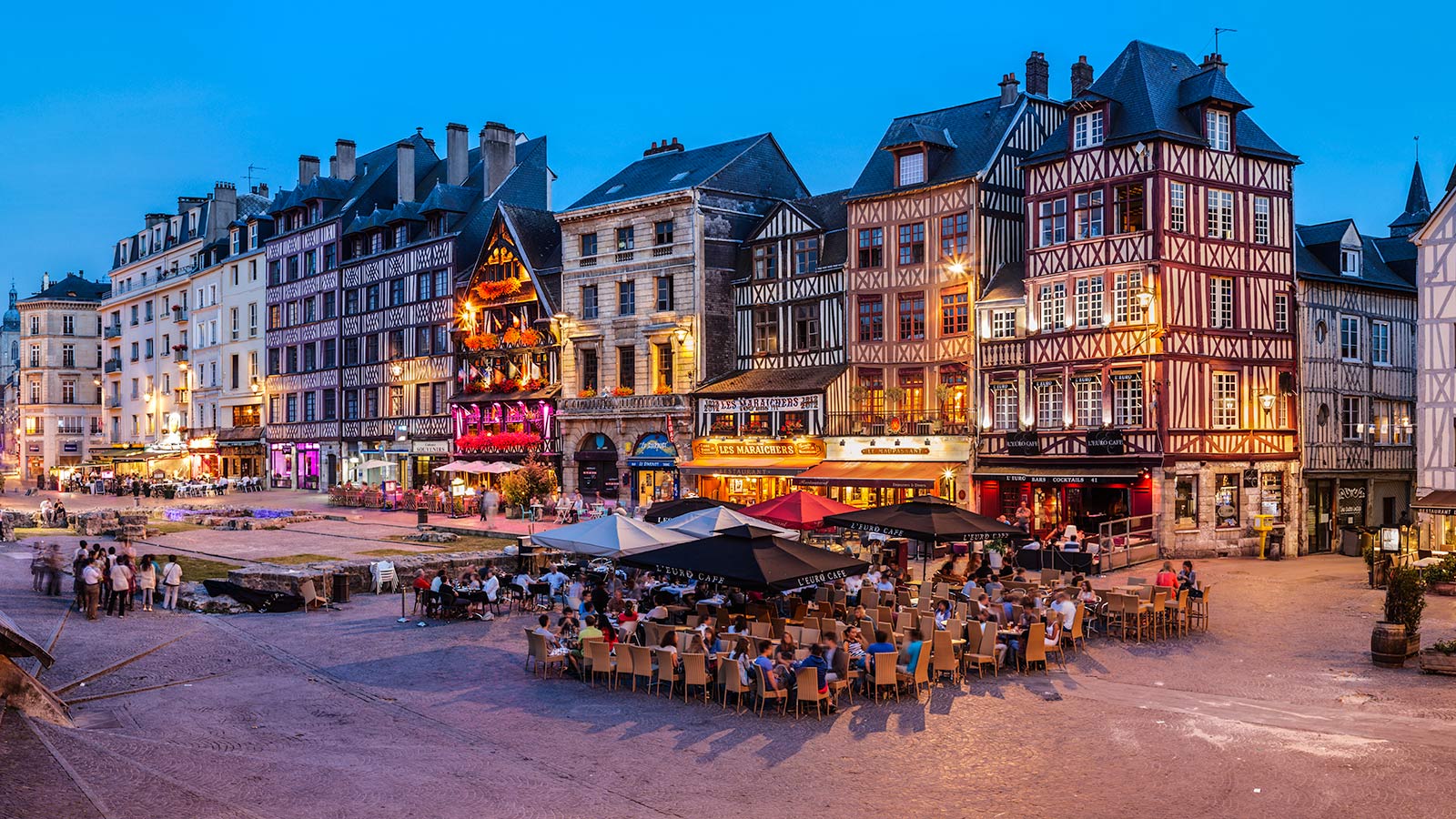 Rouen, la place du Vieux Marché (©Rouen Tourisme - Hervé Sentucq)