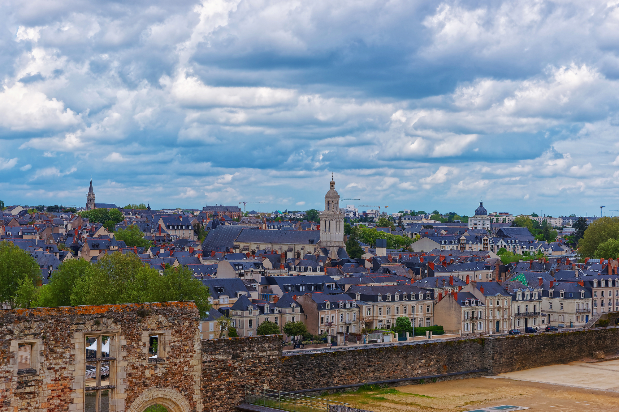 Douceur angevine, l'église de la Trinité dans la vieille ville d'Angers - DR : DepositPhotos.com