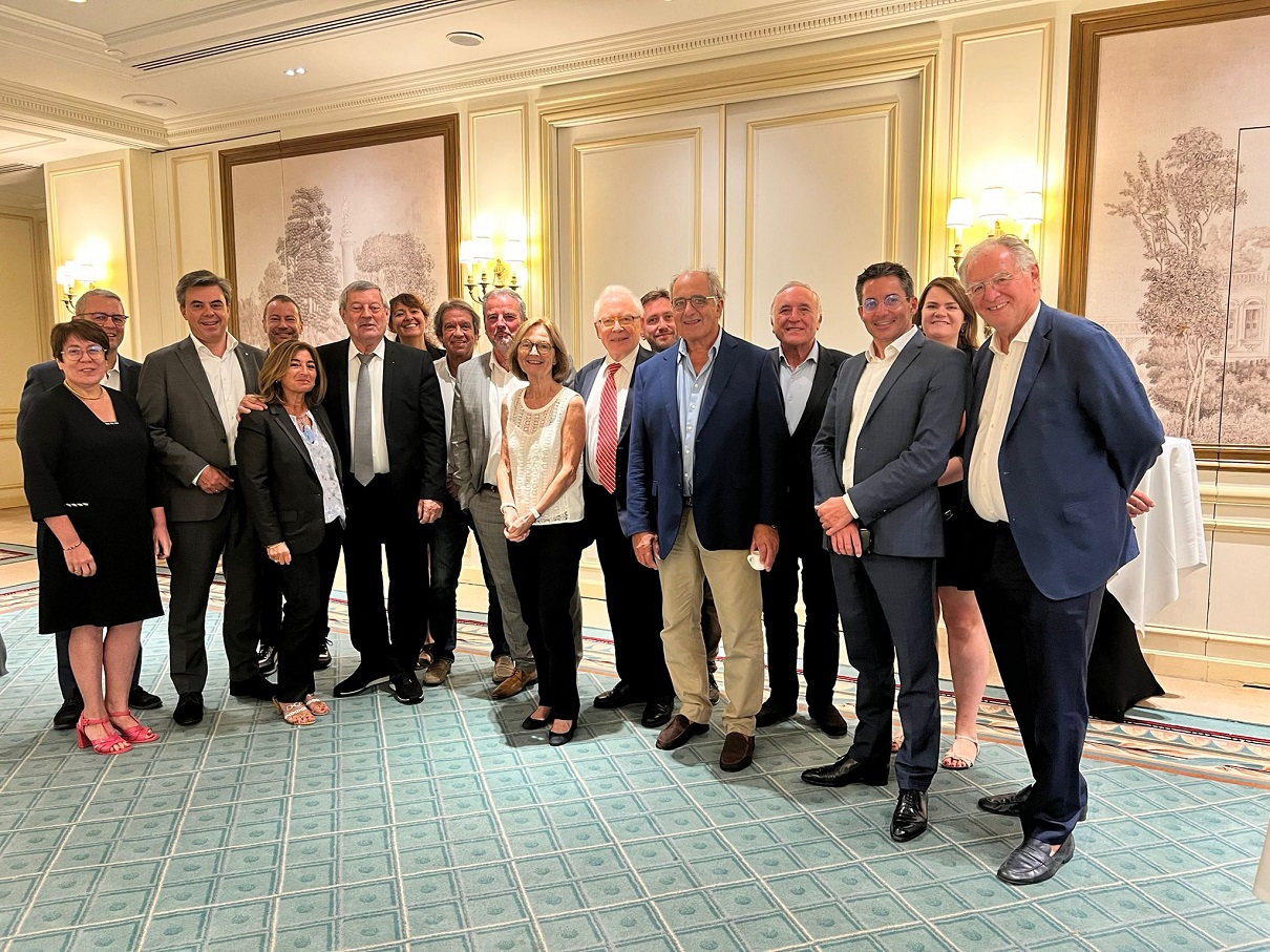 Les membres de la CAT lors de l'Assemblée générale au cours de laquelle Jean-Virgile Crance a été élu Président - Photo CAT