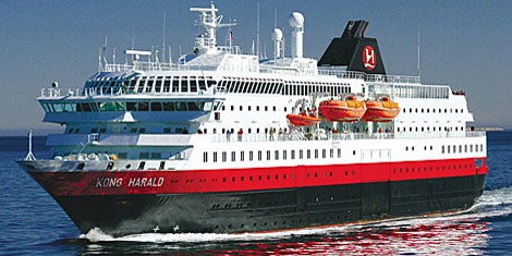 A bord du MS Kong Harald, les groupes pourront naviguer 12 jours de Bergen au sud, la cité hanséatique classée à l'UNESCO, à Kirkenes au nord puis retour - DR