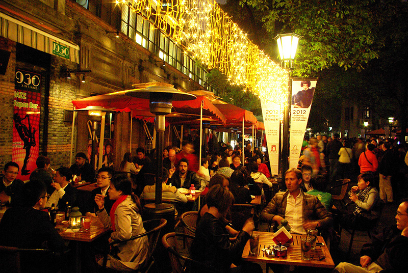 Le quartier de Xin Tian Di abrite les bars et restaurants parmi les plus audacieux de Shanghai. Dans l’ancienne concession française, ce petit carré de rues est le spot favori des expatriés et des nouveaux  golden boys chinois - DR : J-F.R.