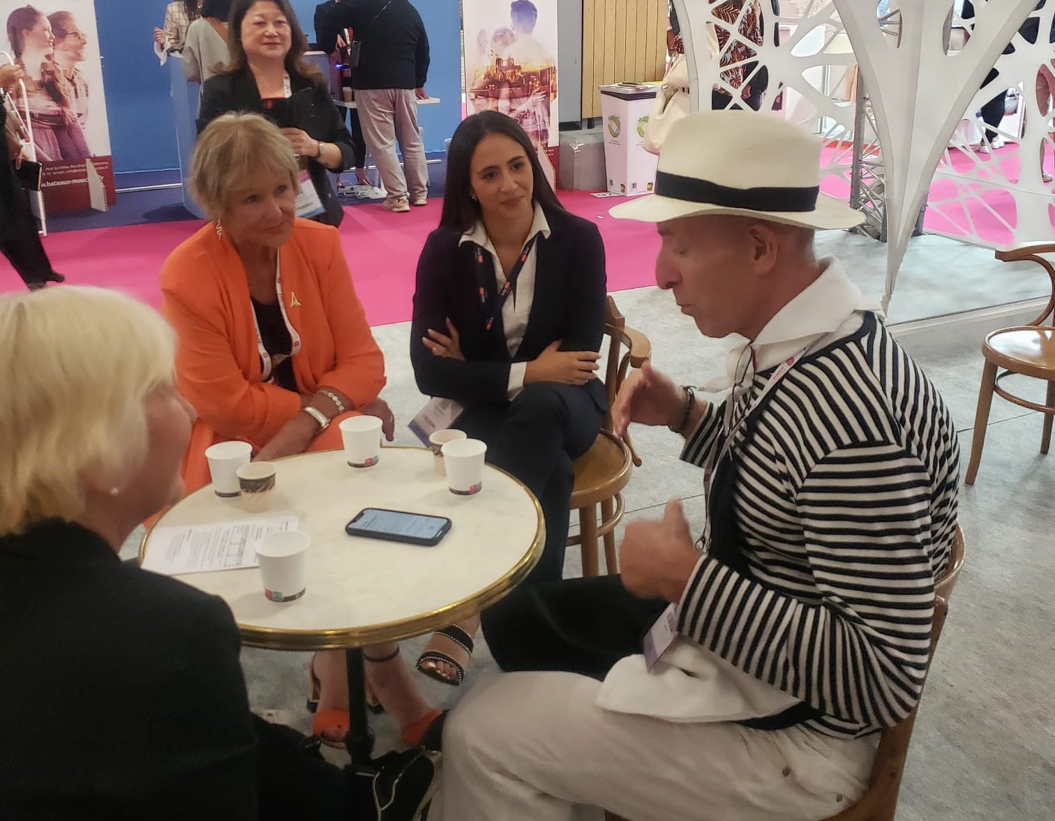 Karine Coulanges et Alissia Begag face à Bruno Courtin, TourMag (©DR) Karine Coulanges et Alissia Begag face à Bruno Courtin, TourMag (©DR)