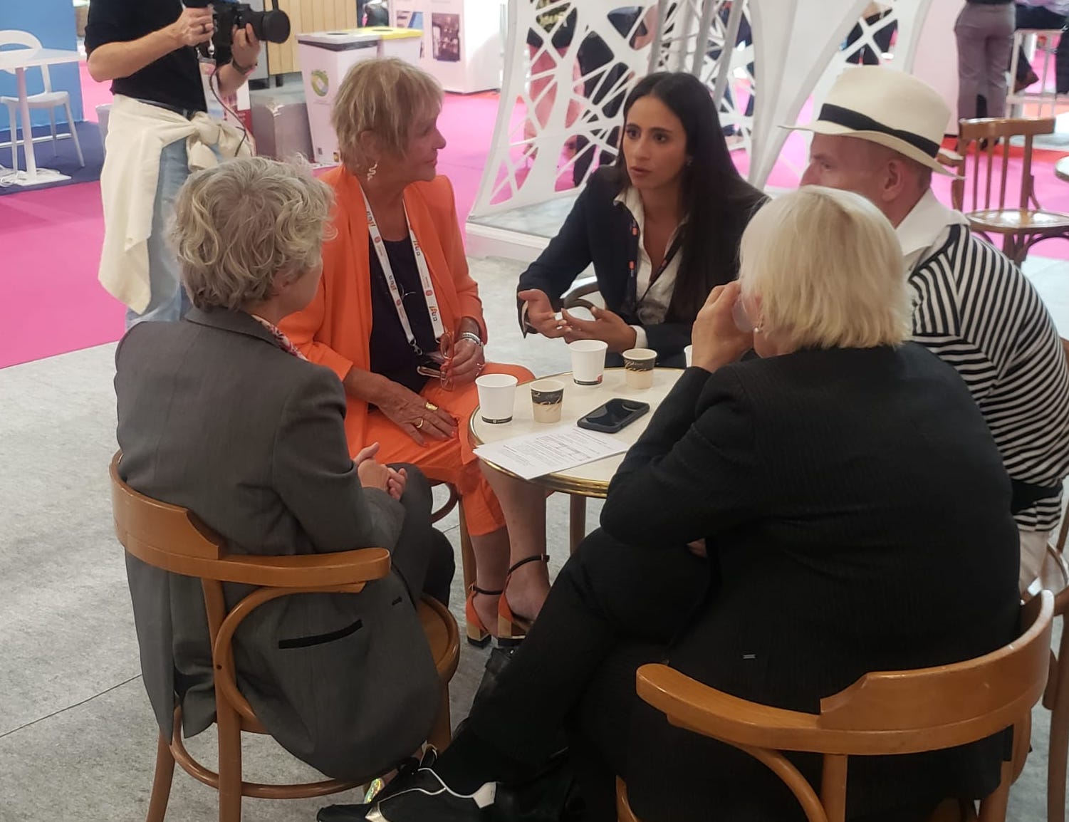 Karine Coulanges et Alissia Begag face à Corinne Menegaux (©DR) Karine Coulanges et Alissia Begag face à Corinne Menegaux (©DR)