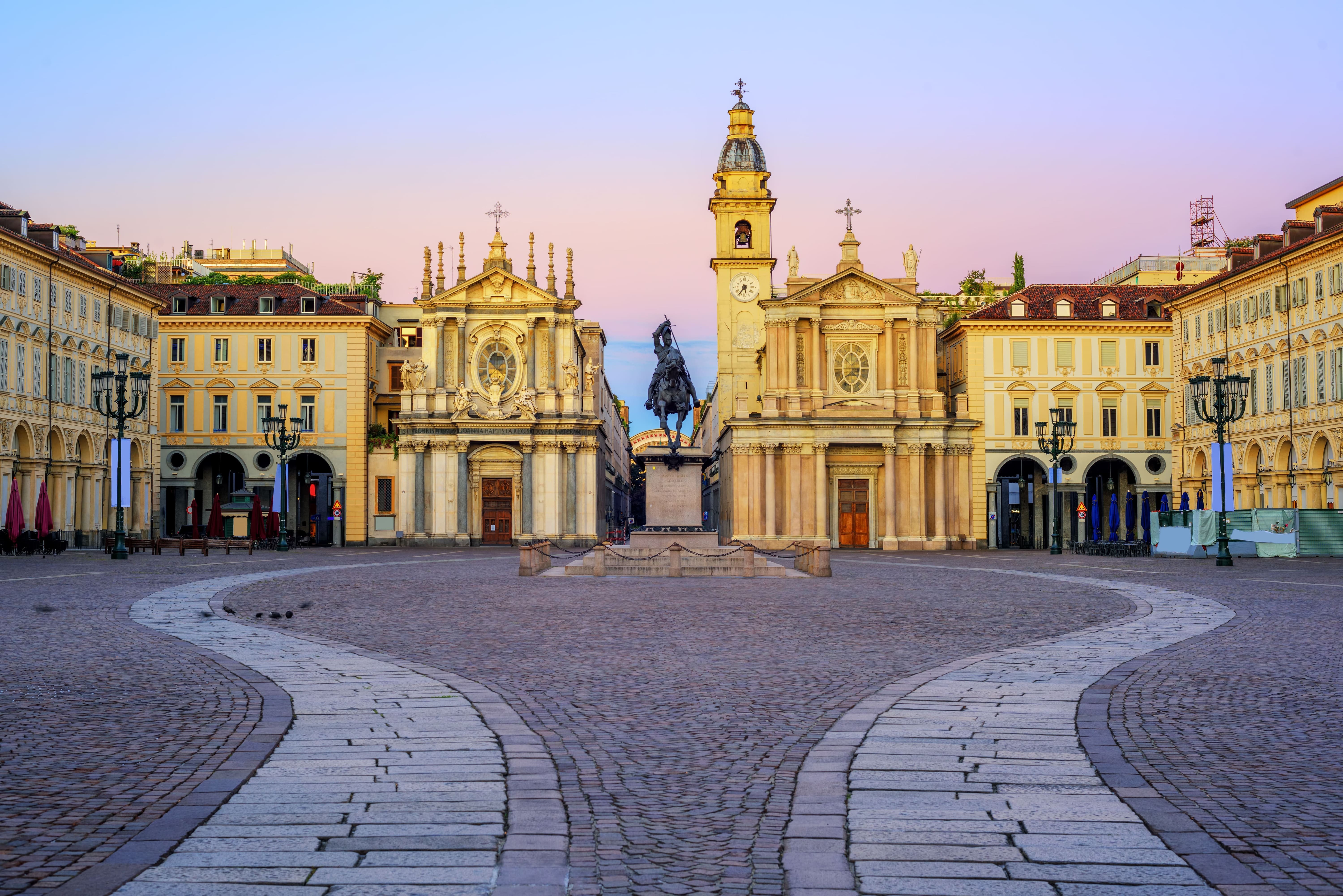 Piazza San Carlo et églises jumelles au centre de la ville de Turin, Italie © Boris Stroujko - stock.adobe.com