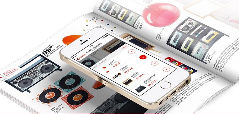 L'application Overlay relie le catalogue papier au site internet de la marque grâce à la réalité augmentée.