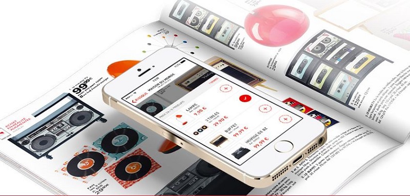 L'application Overlay relie le catalogue papier au site internet de la marque grâce à la réalité augmentée. L'application Overlay relie le catalogue papier au site internet de la marque grâce à la réalité augmentée.
