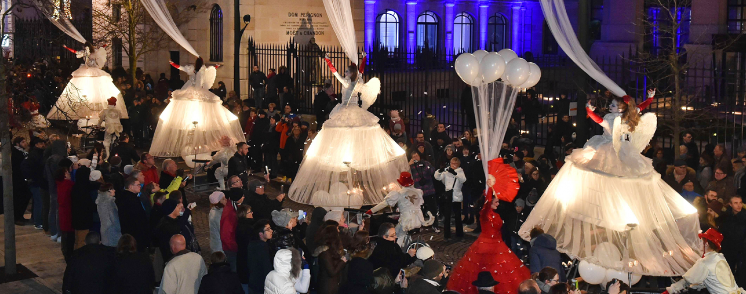 Habits de lumière, fête élégante et lumineuse (©Epernay)