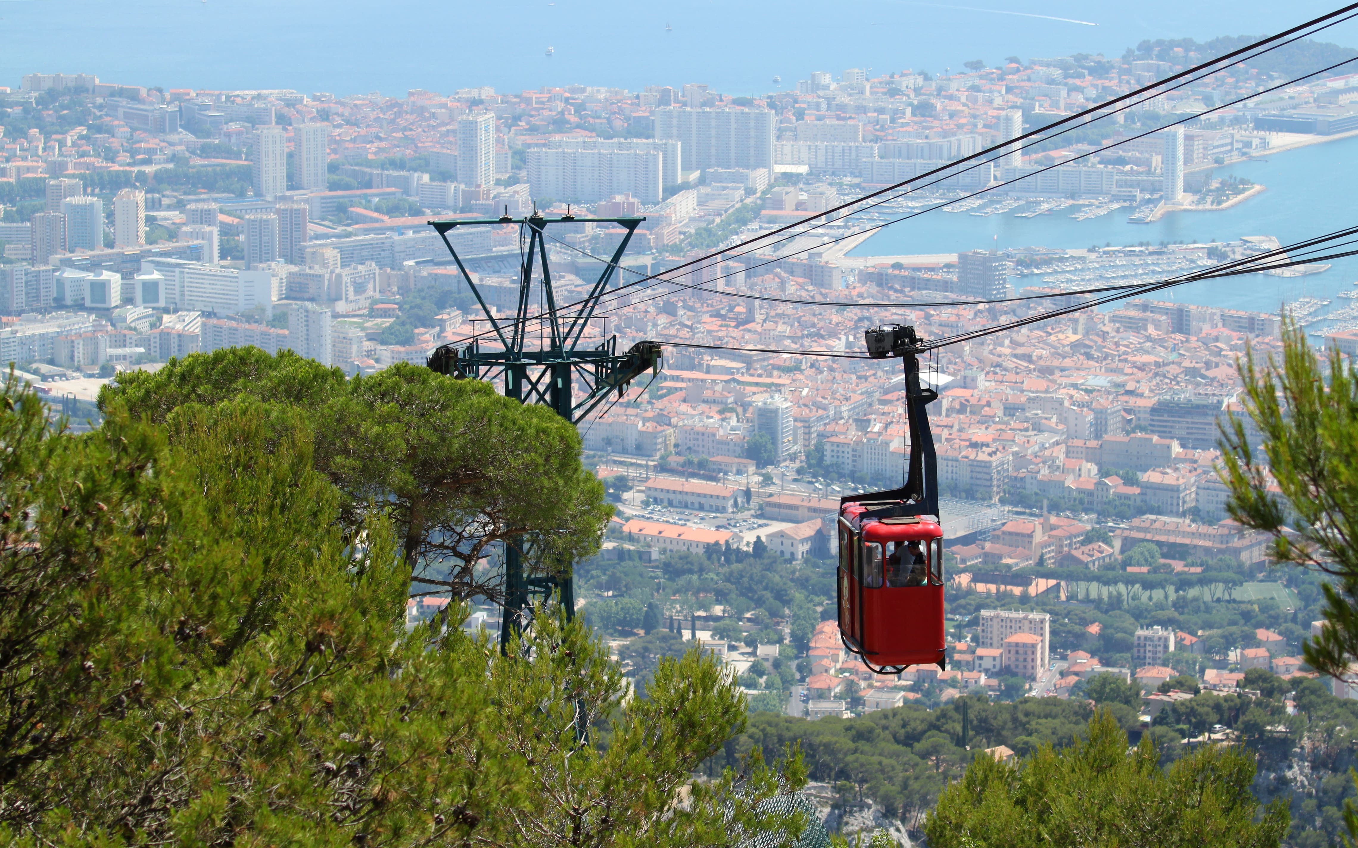 Toulon ville mont Faron © catalyseur7 - stock.adobe.com