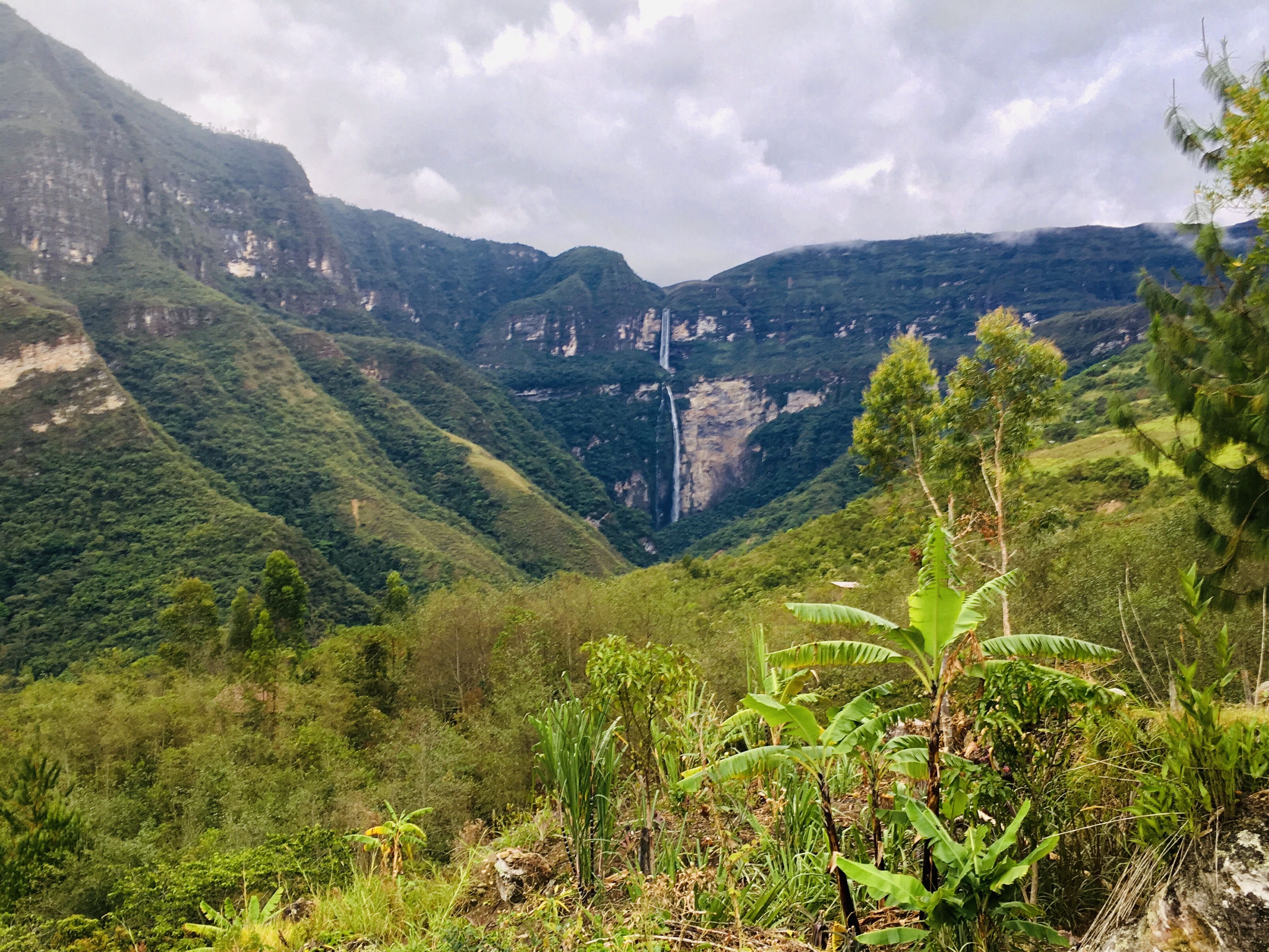 Apprécié pour les vestiges laissés par de nombreuses civilisations, le Pérou offre aussi de grands espaces aux amateurs de randonnées. Ici, dans les environs de la ville andine de Chachapoya (@PB)