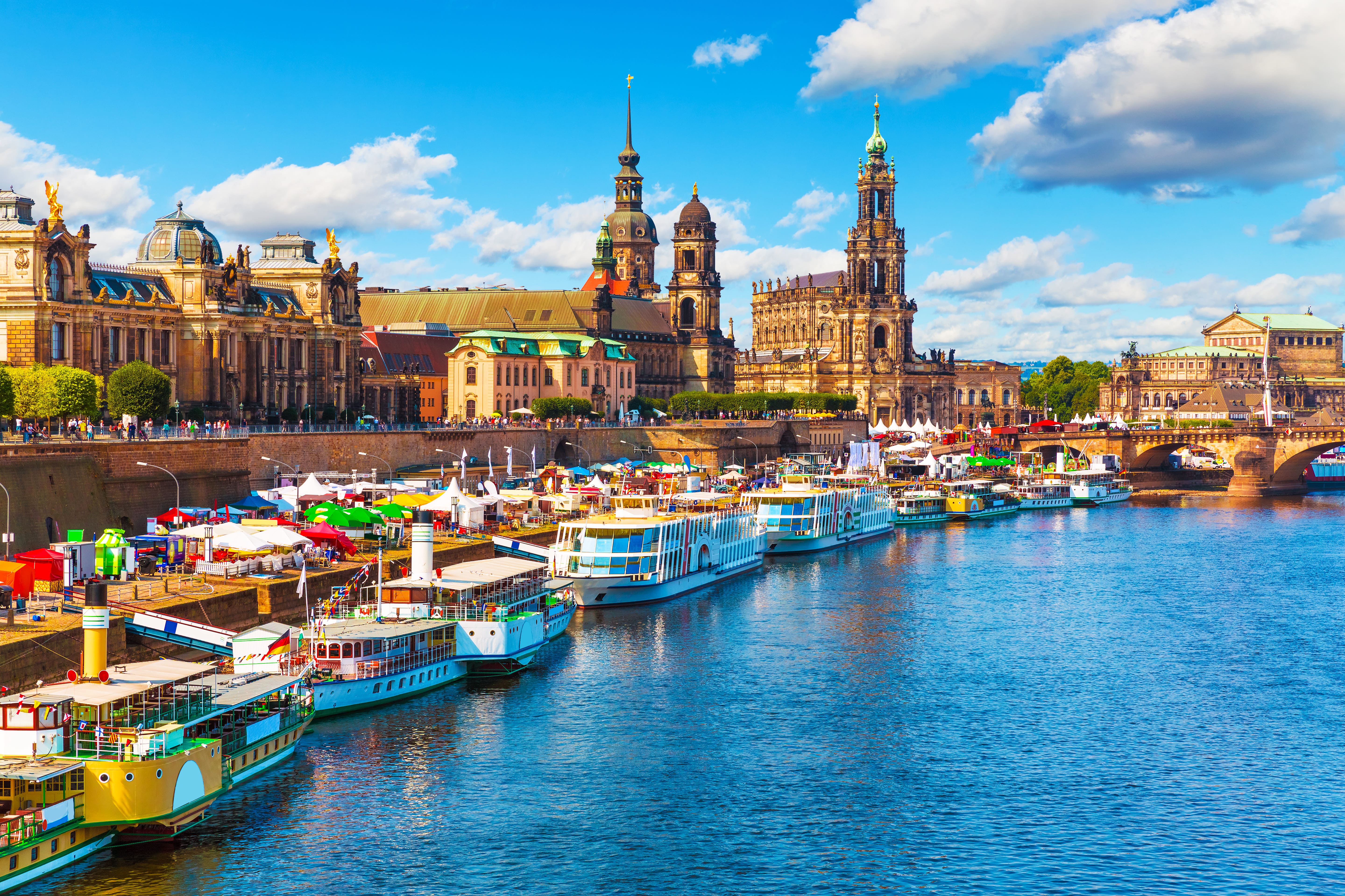 Paysage d'été de la vieille ville de Dresde, Allemagne © Scanrail - stock.adobe.com